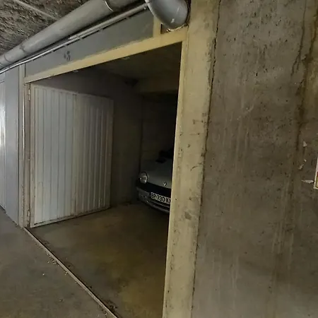 Apartment Studio La Boheme Wifi ,fibre, Garage Prive, Jardinet. Rdc. Tram L1 A 400 M